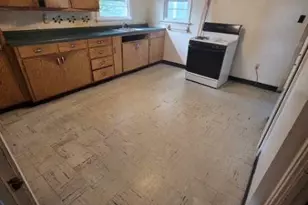 222 Harrison St, Racine, WI 53404 - Photo 6