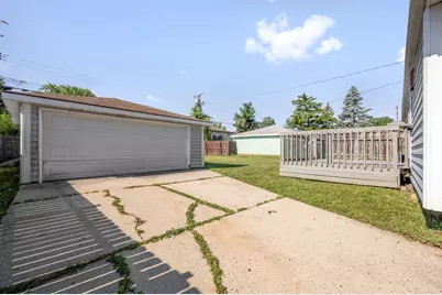 7719 W Winfield Ave, Milwaukee, WI 53218 - Photo 18