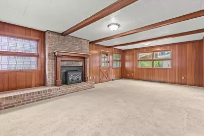 924  Hayes Ave, Racine, WI 53405 - Photo 8