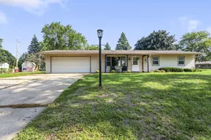 891 E Daffodil Ln, Beloit, WI 53511 - Photo 1