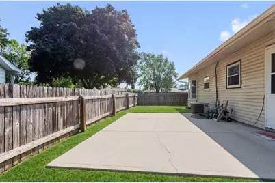 891 E Daffodil Ln, Beloit, WI 53511 - Photo 20