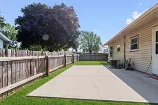 891 E Daffodil Ln, Beloit, WI 53511 - Photo 20
