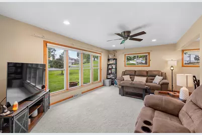 W262S3300  Ridge Rd, Waukesha, WI 53189 - Photo 2
