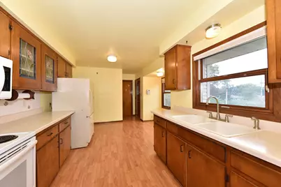 722  Summit Ave, Waukesha, WI 53188 - Photo 6