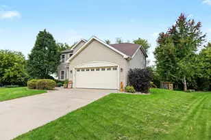 7 Woodridge Ln, Columbus, WI 53925 - Photo 2