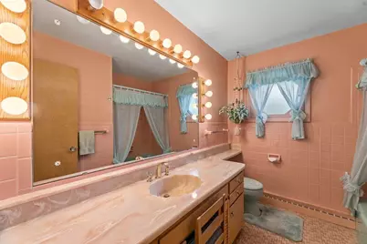 2300  Kevenauer Dr, Brookfield, WI 53005 - Photo 22