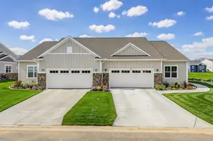 855 Stirling Dr, Oconomowoc, WI 53066 - Photo 2