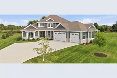 111  Sycamore Ct, Hartland, WI 53029 - Photo 1
