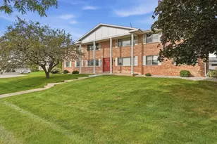 10278 W Whitnall Edge Circle, Franklin, WI 53132 - Photo 2