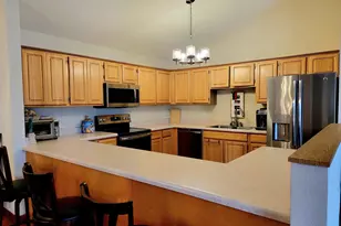 6620 Meadowlands Cir, Pleasant Prairie, WI 53158 - Photo 8