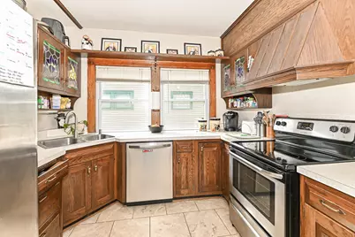 3332 S 9th Pl, Milwaukee, WI 53215 - Photo 16