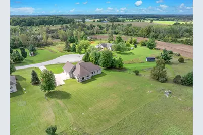 7611  Fairway Ln, Farmington, WI 53090 - Photo 10