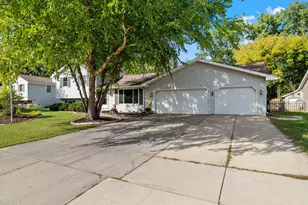 2760 Sunray Ln, Howard, WI 54313 - Photo 2