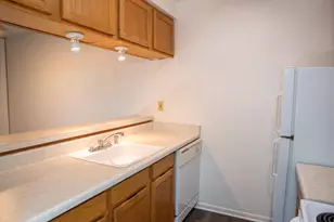 4326 Melody Ln, Madison, WI 53704 - Photo 8
