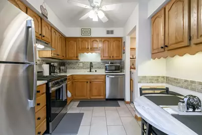 2120 W Good Hope Rd #8, Glendale, WI 53209 - Photo 4