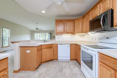 2836  Raintree Ln, Waukesha, WI 53189 - Photo 10