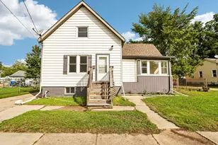 924 44th St, Kenosha, WI 53140 - Photo 1