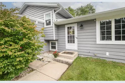 929  Howard St, Waukesha, WI 53188 - Photo 2