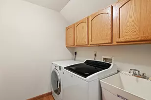 1102 N Sunnyslope Dr, Racine, WI 53406 - Photo 16
