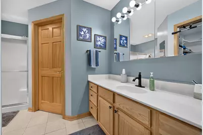 520  Green Valley Dr, Racine, WI 53406 - Photo 14