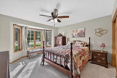 520  Green Valley Dr, Racine, WI 53406 - Photo 16