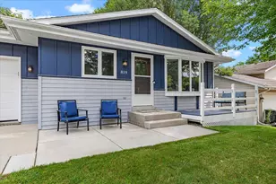819 Kings Ridge Ct, West Bend, WI 53090 - Photo 2