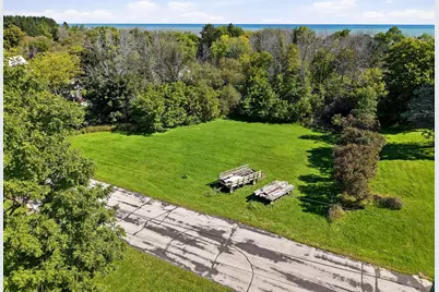 1020  Lakeshore Dr, Cleveland, WI 53015 - Photo 8