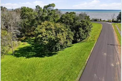 1020  Lakeshore Dr, Cleveland, WI 53015 - Photo 14