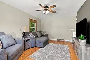 915 N 9th St, Manitowoc, WI 54220 - Photo 4