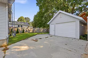 915 N 9th St, Manitowoc, WI 54220 - Photo 24