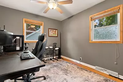 915 N 9th St, Manitowoc, WI 54220 - Photo 12