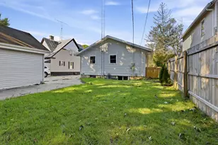 915 N 9th St, Manitowoc, WI 54220 - Photo 26