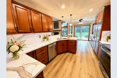 S77W18475  Janesville Rd, Muskego, WI 53150 - Photo 12