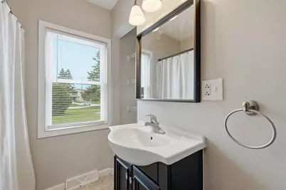 5953 S Phillips St, Greenfield, WI 53221 - Photo 12