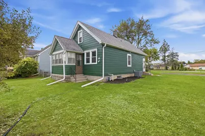 5953 S Phillips St, Greenfield, WI 53221 - Photo 2