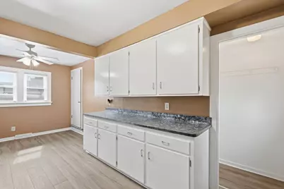 5953 S Phillips St, Greenfield, WI 53221 - Photo 8