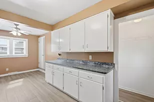 5953 S Phillips St, Greenfield, WI 53221 - Photo 8