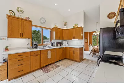 5337  Bluebell Ct, Sheboygan, WI 53083 - Photo 2