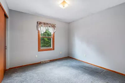 9329 W Fairlane Ct, Milwaukee, WI 53224 - Photo 20