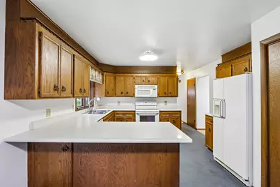 685  Oak Dr, Jefferson, WI 53549 - Photo 10