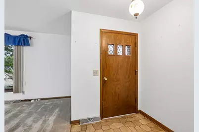 685  Oak Dr, Jefferson, WI 53549 - Photo 4
