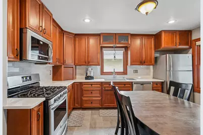 915 S 91st St, West Allis, WI 53214 - Photo 4