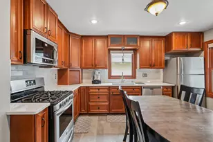 915 S 91st St, West Allis, WI 53214 - Photo 4