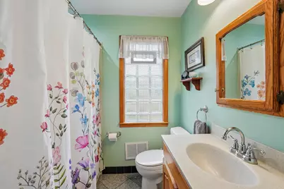 915 S 91st St, West Allis, WI 53214 - Photo 24