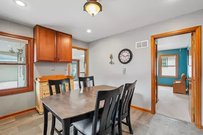 915 S 91st St, West Allis, WI 53214 - Photo 6
