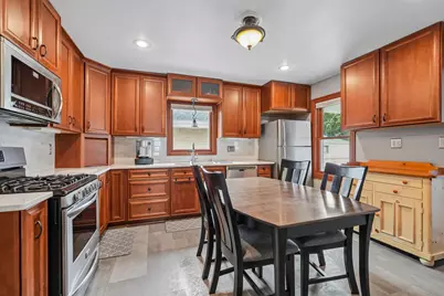915 S 91st St, West Allis, WI 53214 - Photo 2