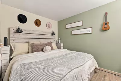 942  Wheelock Ave, Hartford, WI 53027 - Photo 12