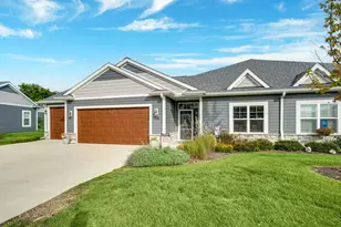 135 Phantom Lk Ct, Mukwonago, WI 53149 - Photo 1