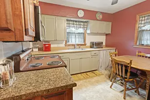 2735 Fox Grove Dr, Racine, WI 53185 - Photo 12