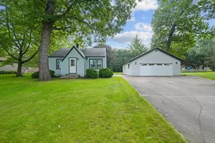 2735 Fox Grove Dr, Racine, WI 53185 - Photo 2